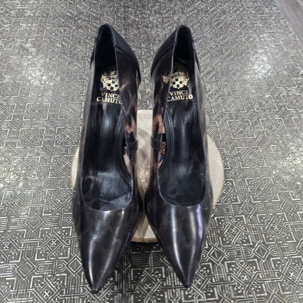š¢ VinceāCamuto Dark Patterned Heels - Picture 7 of 17